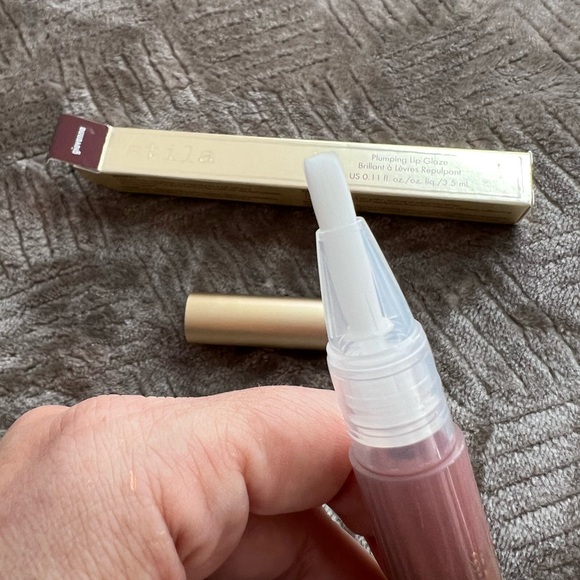 Stila Plumping Lip Glaze in Giovanna New in Box $24 Macy's - Picture 10 of 12